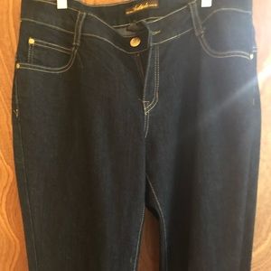 Denim jeans with gold embroidered pockets.